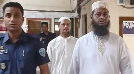 বই থেকে নকল কাটছিলেন দুই শিক্ষক, ধরে ফেললেন ইউএনও